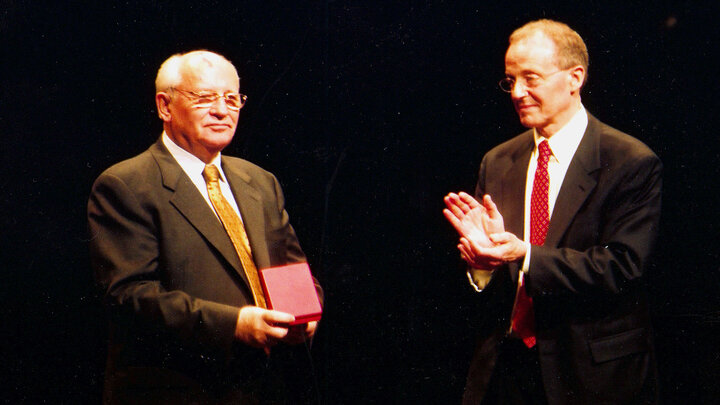 Chancellor Harvey Perlman (right) claps after presenting a Cather Medal to Mikhail Gorbachev during a 2003 E.N. Thompson Forum lecture at the Lied Center for Performing Arts.